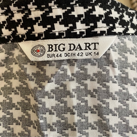 Big Dart Black and White Houndstooth Button Up Collared Shirt - Picture 7 of 9